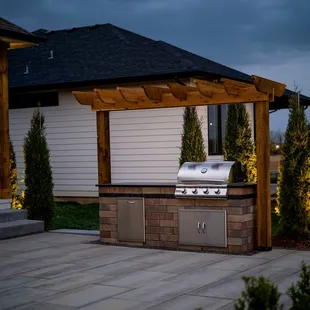 an outdoor kitchen