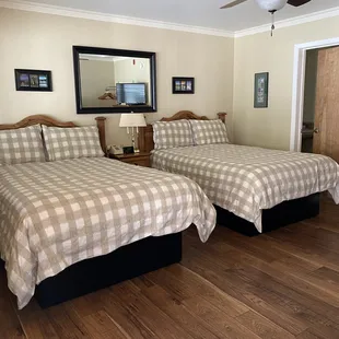 Double bedded room with shower/tub