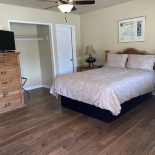 Queen room with shower