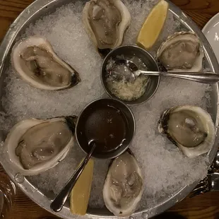 1/2 dozen oysters