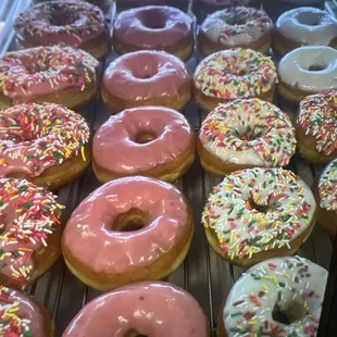 famous simpson donut strawberry flavor