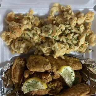 food, chicken wings and fried chicken