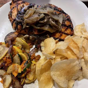 Jameson Whiskey Grilled Chicken with a size of vegetable medly and crisps