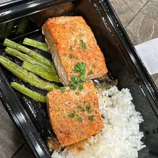 Salmon, rice and asparagus
