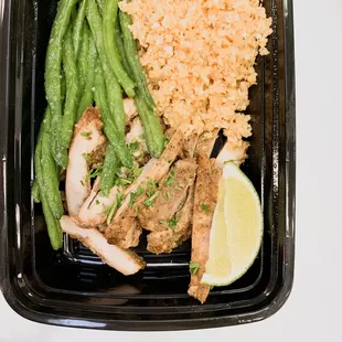 LOW CARB / KETO CHICKEN PLATE - Juicy marinaded chicken thigh served with spanish cauliflower rice and roasted green beans