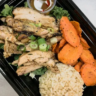 MDK ORIGINAL / Khmer Chicken Plate - flavorful chicken thigh served over chopped kale, garlic brown rice, carrots, &amp; spicy chili sauce