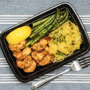 KETO Spaghetti Shrimp - Garlic Shrimp, Spaghetti Squash, and grilled asparagus