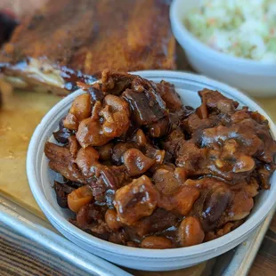 Best bbq pit baked beans. Instagram: TianTianEats
