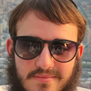 Yitshak S.