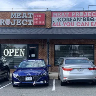 Side of restaurant with signage