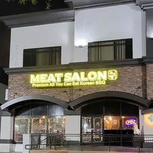 outside, pizza