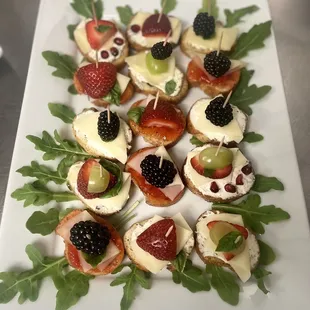 A beautifully and scrumptious dessert style app with a honey drizzle omg! So good!