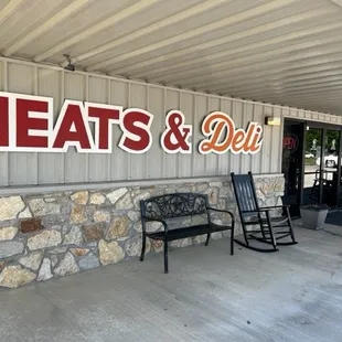 the outside of a restaurant