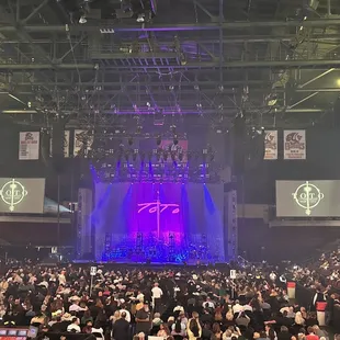 a large crowd of people