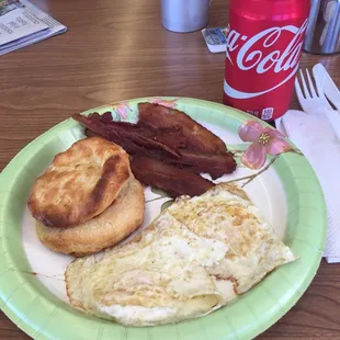 Great, inexpensive breakfast and fun crowd of locals.