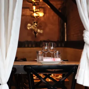 Hight top table for 6ppl  by the window