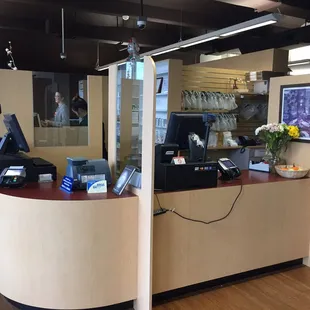 Cashiers at the front!