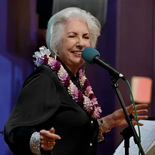 Shari Lynn, photo by Ray Tabata