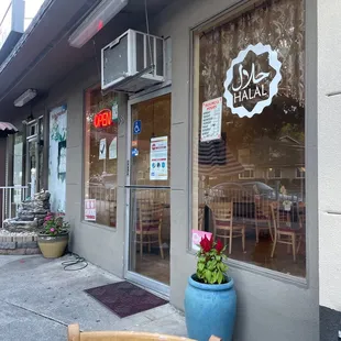 the outside of the restaurant