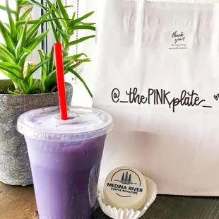 Limited edition Selena drink and chocolate covered oreo