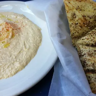 Hummus &amp; seasoned pita