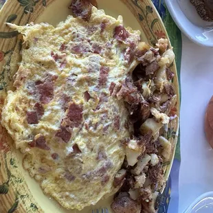 Corned beef and Swiss omelette with crispy home fries. Filling and tasted great.