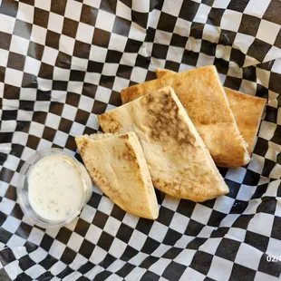 Pita (2 pieces come w a plate)