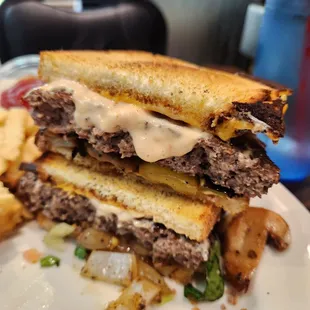 Gus&apos; Burger