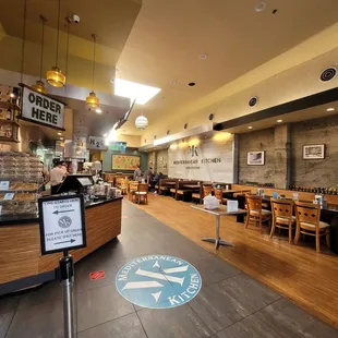 sushi and sashimi, interior