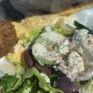 Salad, pita, taboul, Baba ghanoush