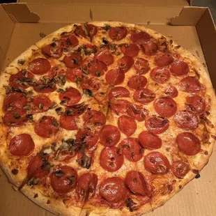 Hand tossed pepperoni with half mushroom