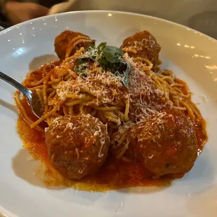 Spaghetti with mama&apos;s meatballs