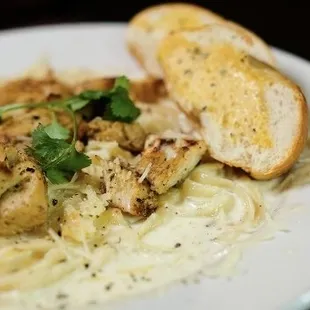 Medo's Grilled Chicken Alfredo