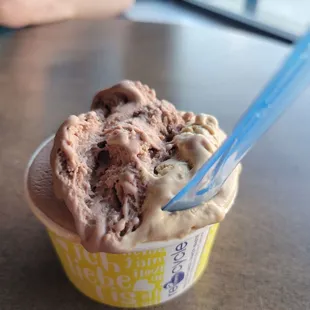 Simply fantastic gelato from Medzo! In the picture is Chocolate Hazelnut flavor and Coffee flavor. Simply out of sight!