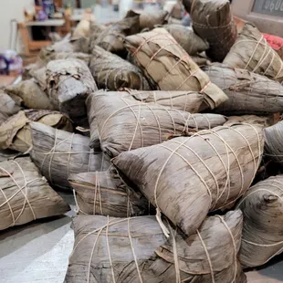 a pile of rice wrapped in bamboo