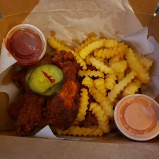 Spicy tenders, fries, sauce, ketchup