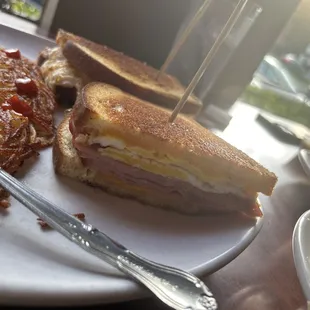 breakfast sandwich + hashbrowns