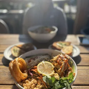 Lemongrass chicken salad with garlic bread side