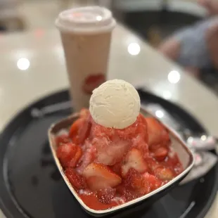 Strawberry shaved ice and milk tea