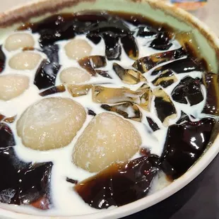 grass jelly, grass jelly shave ice, cream, sesame balls, jelly strips