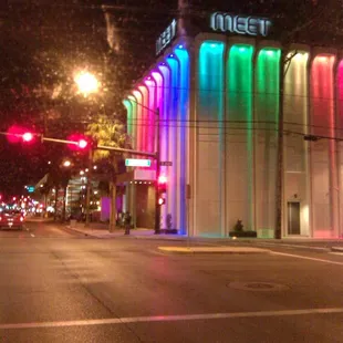 Oooo... pretty building!