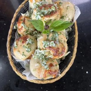 Garlic and cheesy knots