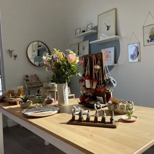 Nice studio with lots of locally made items