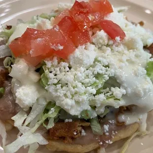 American style taco w/lettuce, tomato, cheese