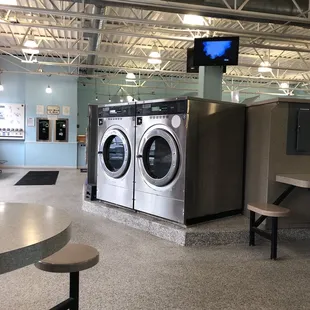 Lots of machines to choose from and tables and chairs to sit