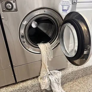 BROKEN MACHINE THAT WOULD'NT LET ME GET MY CLOTHES OUT WITHOUT FINDING THE ELECTRICAL PANEL TO SHUT OFF THE POWER- ridiculous !!