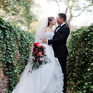 Secret Garden wedding - Photo by Jennefer Wilson, Gown by Vera Wang, Floral byu The Southern Table, Rentals by Fauxcades