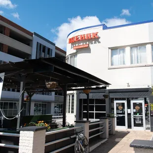 the outside of the restaurant