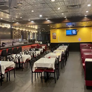 Bar and left-side tables