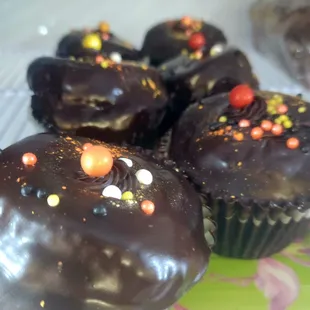 food, dessert, cupcakes